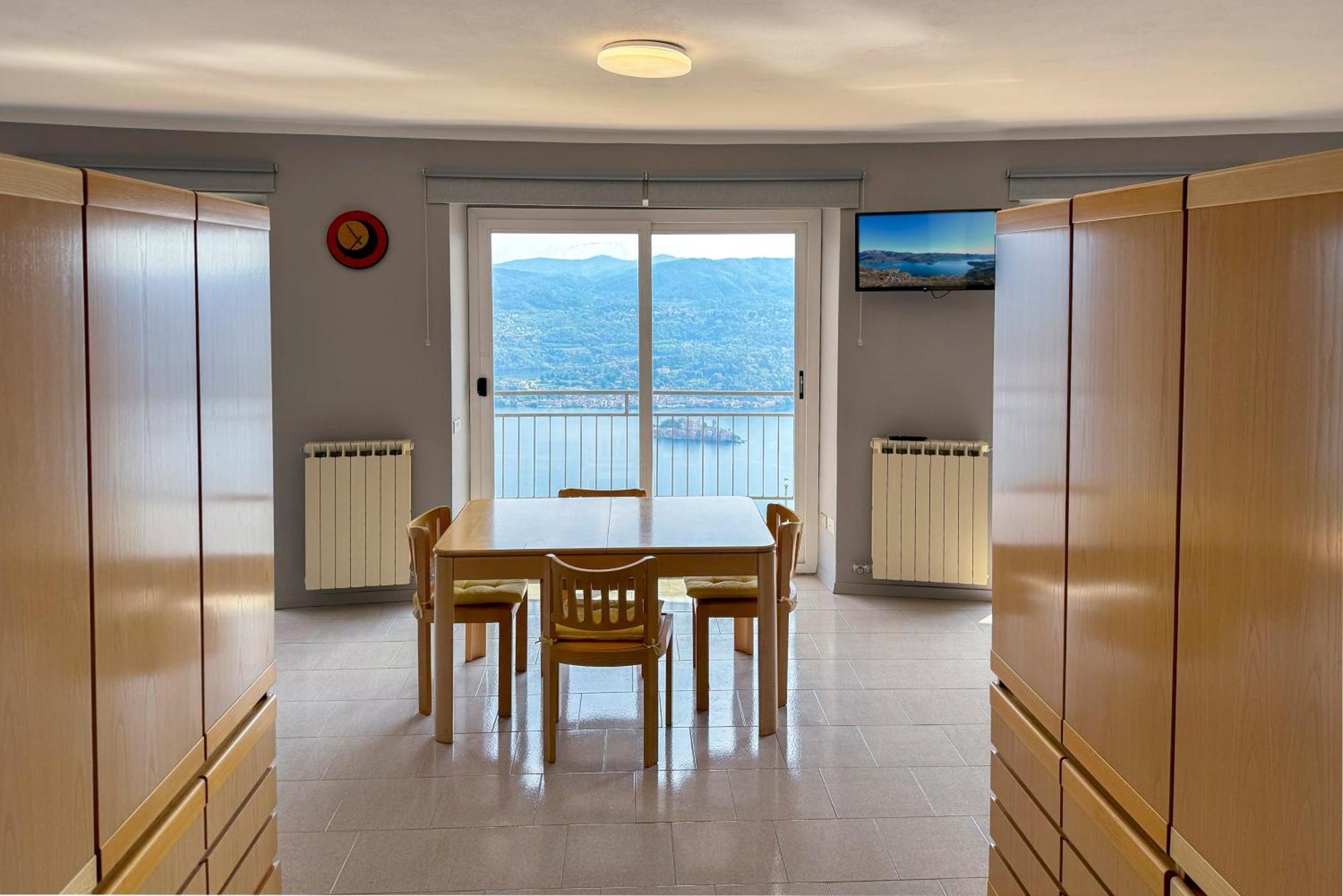 Appartamento Alberti Con Vista Lago Madonna Del Sasso Zewnętrze zdjęcie