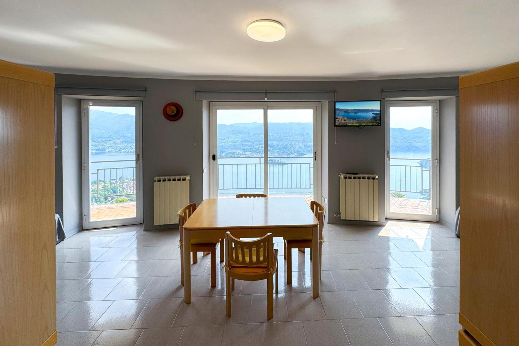 Appartamento Alberti Con Vista Lago Madonna Del Sasso Zewnętrze zdjęcie